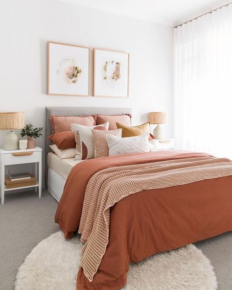 Tarina Wood on Instagram: "Can’t commit to painting a feature wall? Bedding and decor can still create a huge impact if you want a bold statement in your home! In the @homebuyerswa ‘Bellini’ Guest Bedroom I used the @adairs Sunset Quilt Cover Set to pack a punch, then opted for more subtle warm hues in the artwork and decor/lighting. This is a great way to inject colour if you’re renting, or simply want to keep your walls crisp white 🧡🤍🤎• • • 18 Entwistle Way, Aveley 🏡📍" Warm Bedroom Ideas, Sunset Quilt, Warm Bedroom, Colorful Bedding, Color Schemes Colour Palettes, Wall Bed, Dreamy Bedrooms, Elegant Furniture, Spare Room