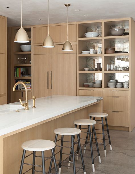 Discover why light wood kitchens are trending and see 40 stunning spaces from around the world, from modern to traditional to Scandi-style. Modern Wood Kitchen, Wood Kitchens, Light Wood Kitchens, Disc Interiors, Light Wood Cabinets, Refacing Kitchen Cabinets, Kabinet Dapur, Kitchen Cabinets Makeover, New Kitchen Cabinets