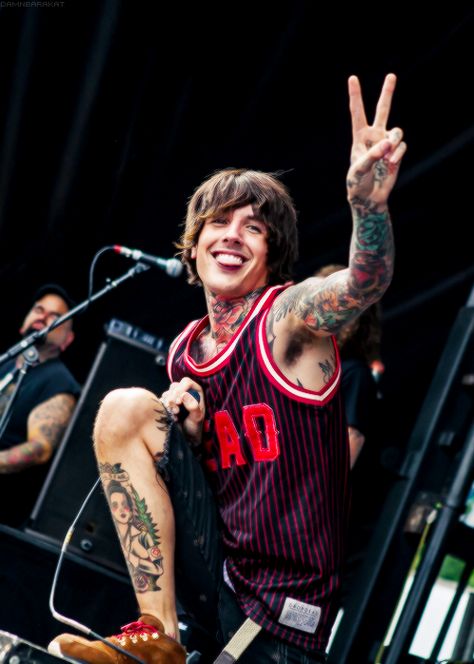 Oli Sykes *.* Kpop Anime, Oli Sykes, Oliver Sykes, Under Your Spell, Warped Tour, Falling In Reverse, Bring Me The Horizon, Black Veil Brides, Pierce The Veil