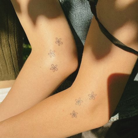 Couple tattoo, tattoo for two, flower tattoo, small tattoo Matching Tattoos For College Friends, Fine Line Flower Tattoo Matching, Simplistic Best Friend Tattoos, Tattoo For Older Sister, Matching Tattoos Twins Sisters, Friends Flower Tattoo, Tattoos For Older Sisters, Small Tattoo Ideas Family, Duo Matching Tattoos