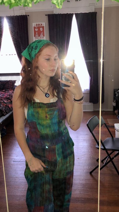 #mirror #mirrorselfies mirror selfie #selfie #selfietime #selfieidea #overalls #hippie #hippiehomedecor #hippiestyle #hippiechic #hippiejewelry #hippiefashion #hippiegirl #hippieboho #rainbow #greenbandana #bandana Hippie Overalls, Boho Clothes, Hippie Life, Hippie Home Decor, Hippie Girl, Selfie Time, Hippie Jewelry, Hippie Chic, Fit Inspo