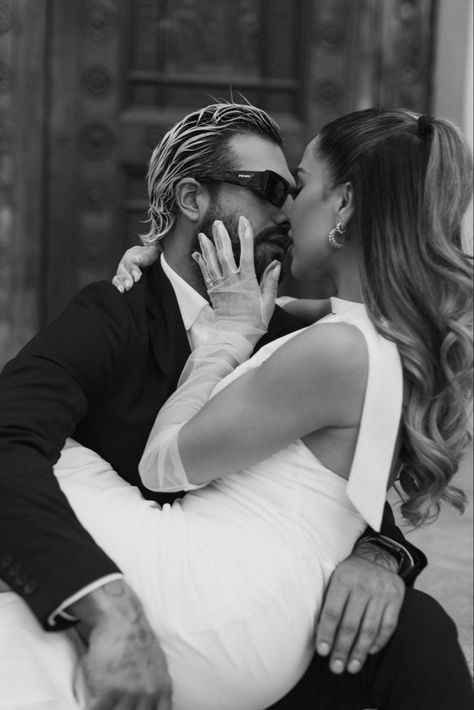 Upscale Engagement Photos, Modern Romantic Engagement Photos, Sunglasses Engagement Photos, Vintage Photoshoot Engagement, Power Couple Engagement Photos, Black And White Couples Photos, 80s Style Engagement Photos, Hollywood Style Engagement Photos, Vibey Engagement Photos