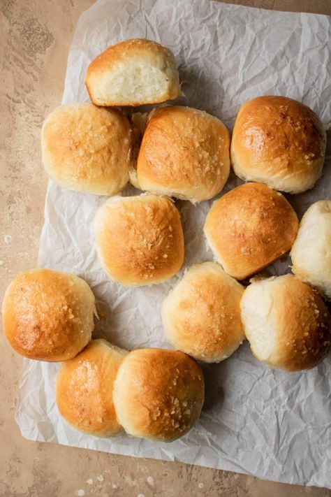 Every Thanksgiving needs the perfect fluffy dinner roll recipe and now you dont have to choose between sweet and savory, you can have both! Fluffy Dinner Rolls, Tahini Recipe, Bread Dough Recipe, Sweet Potato Waffles, Cooking Bread, Dinner Rolls Recipe, Crispy Chickpeas, Herb Butter, Honey Butter