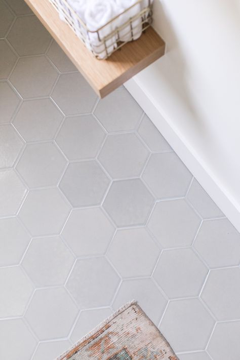 Gray Hexagon Tile, Hexagon Tile Bathroom Floor, White Shower Tile, Grey Bathroom Floor, Hexagon Tile Bathroom, Charming Bathroom, Light Grey Bathrooms, Hexagon Tile Floor, Bad Inspiration