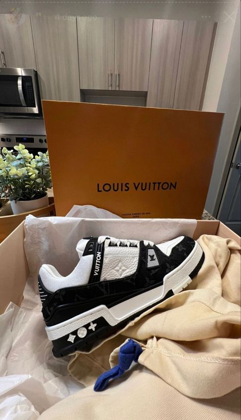 Expensive Sneakers For Men, Fendi Shoes Men, Expensive Sneakers, 90s Ootd, Fly Shoes, Fashion Shoes Heels, Shoes Outfit Fashion, Modern Shoes, Hype Shoes