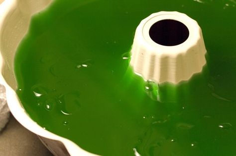 Smooth, easy-to-make and able to set in nearly any shape, Jello-O is practically foolproof -- until you try to release it from its mold in the absence of a Gelatin Mold Recipes, How To Make A Jello Mold, Jello Bundt Mold, Aunt Bethany's Jello Mold Recipe, Jello In Silicone Molds, Jello Mold Ideas, Tupperware Jello Mold Recipe, Green Jello Salad, Jello Jigglers