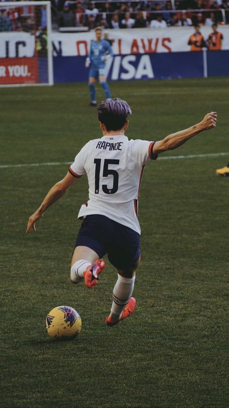 Rapinoe Megan, Megan Rapinoe Wallpaper, Female Soccer Player Aesthetic, Uswnt Wallpapers, Girl Playing Soccer, Us Women's National Soccer Team, Women Football, Soccer Photography, Megan Rapinoe