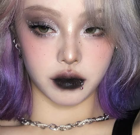 Glitter Goth, High Fashion Makeup, Alternative Makeup, Cool Makeup Looks, Ethereal Makeup, Dope Makeup, Goth Makeup, Asian Eye Makeup, Eye Makeup Art