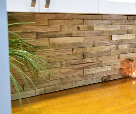 Backsplash From Reclaimed Pallets Pallet Backsplash, Pallet Wood Backsplash, Basement Wet Bar, Build A Dog House, Wooden Dog House, Pallet Projects Easy, Wood Backsplash, Reclaimed Pallets, Floor Cabinet