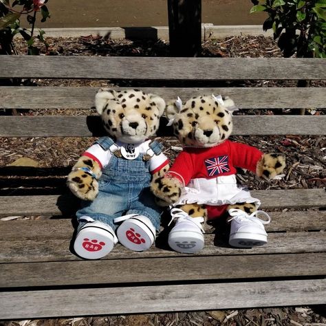 Build a bear cheetahs sitting on a chair together Vintage Build A Bear, Cute Build A Bears, Build A Bear Aesthetic, Teddy Outfit, Bear Bed, Bear Outfit, Indie Decor, Cheetah Style, Build A Bear Outfits