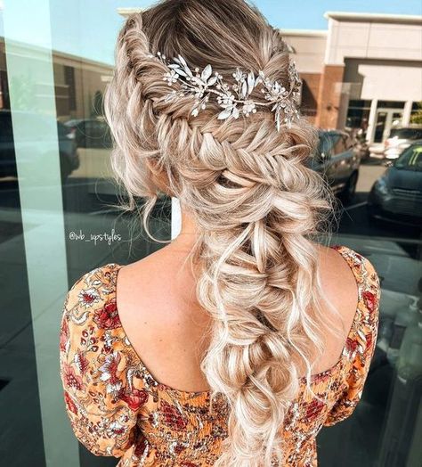 Brides Hairstyles Boho, Messy Braid Prom Hair, Fishtail Boho Wedding Hair, Fish Tail Prom Hairstyles, Wedding Hair Big Braid, Boho Down Hairstyles Wedding, Fishtail Braid For Wedding, Wedding Boho Braid, Boho Fishtail Braid Wedding