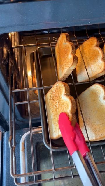 Making Toast In The Oven, Toast In Oven How To Make, Toast Oven Recipes, How To Make Toast In The Oven, Toasting Bread In Oven, How To Toast Bread In Oven, Cheese Toast In Oven, Toast Bread In Oven, Toast For A Crowd