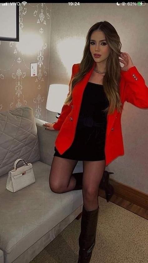 Red Blazer With Dress, Red Blazer Holiday Outfit, Blazer Rojo Outfit Noche, Sporty Date Night Outfit, Outfits Saco Rojo, Outfit Saco Rojo, Blazer Christmas Outfit, Christmas Blazer Outfit, Outfit Blazer Rojo