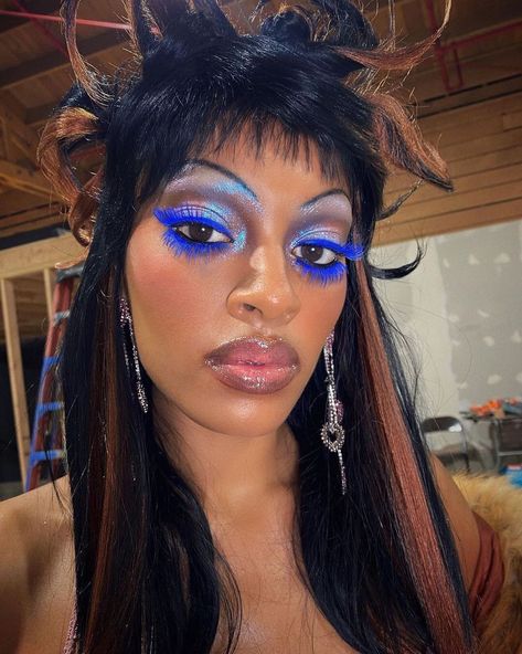 The Artist Edit on Instagram: “#Repost @alexandraafrench . 🌸 @annahstasia @munachiosegbu @nevadastyles lashes made with @yslbeauty blue mascara dusted with a blue…” Blue Lashes, Edit On Instagram, Blue Mascara, Blue Pigment, Mascara Makeup, Alternative Makeup, Beautiful Dresses Short, Makeup For Black Women, Lashes Makeup