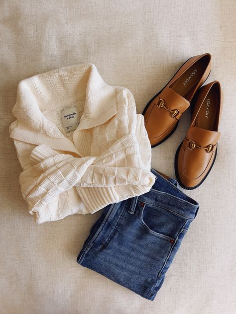 Neutral Loafers Outfit, Outfits With Tan Loafers, Fall Outfit Flatlay, Tan Suede Loafers Outfit Women, Cognac Loafers Outfit Women, Nerd Fashion Women, Tan Loafers Outfit Women, California Thanksgiving, Tan Loafers Outfit