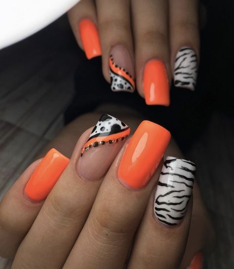 Neon Zebra Nails, Zebra Nail Designs Animal Prints, Yellow Zebra Nails, Coral Zebra Nails, Zebra Nail Designs Nailart, Wild Nail Designs, Fancy Nail Art, Art Deco Nails, Ombre Nails Glitter