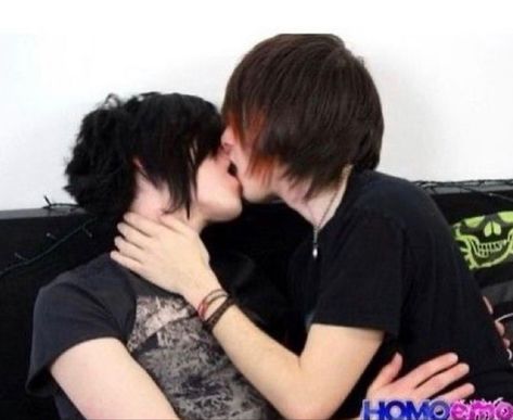 Cute Emo Couples, Emo Couples, Emo Pictures, Emo People, People Kissing, Emo Boyfriend, Grunge Couple, Emo Love, I Want A Relationship