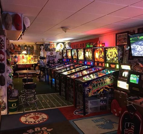 Home Arcade Room Ideas, Game Room Design Man Caves, Arcade Room In House, Arcade Room Ideas, Boys Den, Entertainment Lounge, Man Cave Arcade, Game Room Ideas, Games Room Inspiration