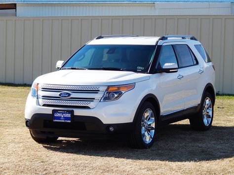 2015 Ford Explorer Limited in White Platinum Metallic Tri-Coat. The technology in this SUV is amazing with voice activated navigation, inflatable rear seat belts, Blind Spot Information System, active park assist, lane departure warning and lane keep assists. #FordExplorer White Ford Explorer, New Ford Explorer, Explorer Ford, Ford 2015, Family Cars, Ford Explorer Limited, Cars Suv, Muscle Truck, Ford Explorer Xlt