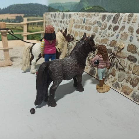 Schleich Horses Diy Ideas, Schleich Ideas, Schleich Horses Stable, Schleich Diy, Diy Horse Barn, Schleich Horses, Toy Horses, Mini Horse, Horse Diy