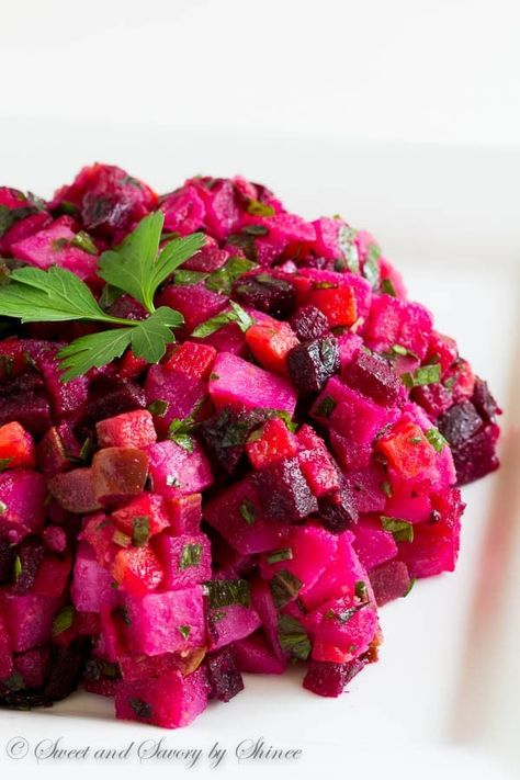 Russian Beet Salad, Vinaigrette Salad, Tandoori Masala, Beet Greens, Roasted Beets, Beet Salad, Healthy Comfort Food, Salou, European Food