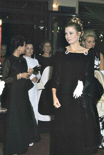 Princess Grace in black velvet gown by Balenciaga at the S… | Flickr Lavish Party, Princess Grace Of Monaco, Pauline Ducruet, Grace Of Monaco, Black Velvet Gown, Grace Kelly Style, Andrea Casiraghi, Princess Grace Kelly, Prince Rainier