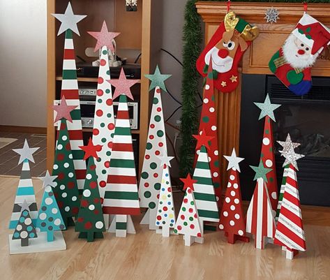 Christmas Houses Decoration, Painted Wooden Christmas Trees Ideas, Cute Christmas Decorations, Christmas Yard Art, Christmas Carnival, Christmas Yard Decorations, Christmas Signs Wood, Office Christmas Decorations, Christmas Wood Crafts