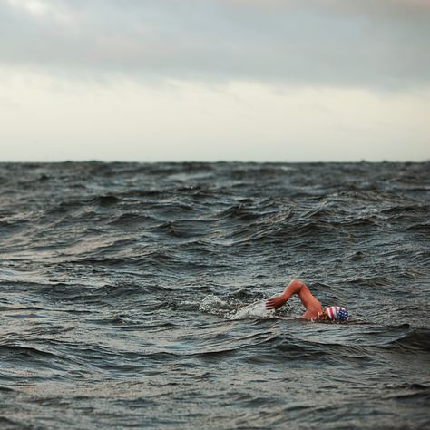 open water swimming for beginners from Outdoor Magazine Spin Bike Workouts, Choppy Water, Treading Water, Swimming Tips, Competitive Swimming, Water Swimming, Cycling Tips, Open Ocean, Open Water Swimming