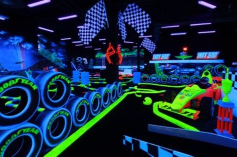 Glow Park: fluo fun! Indoor Go Kart Racing, Diy Video Game, Go Kart Tracks, Creative Kids Rooms, Indoor Track, Go Kart Racing, Kart Racing, Mini Gold, Trampoline Park