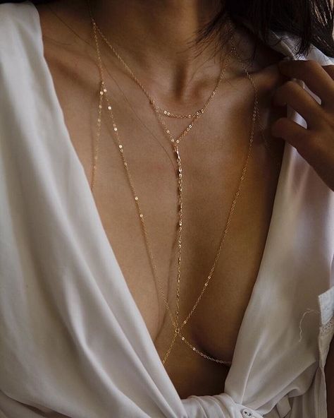 Jóias Body Chains, Bra Chain, Look Boho Chic, Native American Bracelets, Chain Bra, Body Chains, American Indian Jewelry, Jewelry Tags, Body Harness