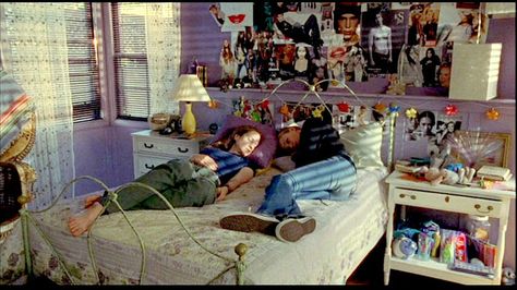 Thirteen Thirteen Tracy Bedroom, Tracy Room Thirteen, Thirteen Bedroom Aesthetic, 2000s Bedroom, Thirteen 2003, Movie Bedroom, Holly Hunter, Thirteen Movie, Rachel Wood