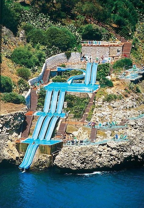 Toboggan aquatique à Città del Mare en Sicile Cool Water Slides, Destin Florida, Water Slide, Italy Vacation, Vacation Places, Alam Yang Indah, Water Slides, Beautiful Places To Travel, Vacation Destinations