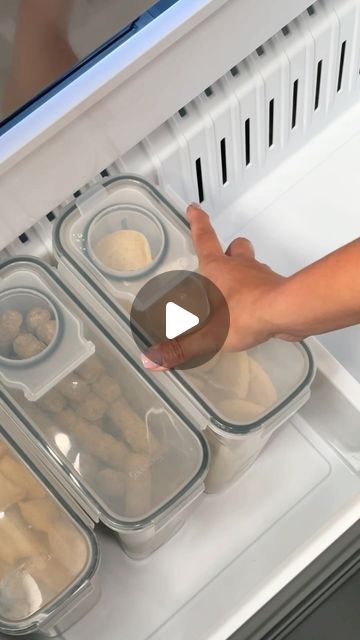 Kellie Atkinson on Instagram: "Cleaning and organizing the freezer 🫧 😌

Comment “link” to get links sent directly to your inbox 💌

#asmr #clean #cleaning #freezer #freezerorganization #organizedfridge #organization #organizedhome #freezerdrawer #restock #refill" Pull Out Freezer Organization, Freezer Organization Drawer, Deep Freezer Organization Ideas, Upright Freezer Organization Ideas, Cleaning Freezer, Fridge Prep, Freezer Organization Ideas, Deep Freezer Organization, Fridge Organization Ideas