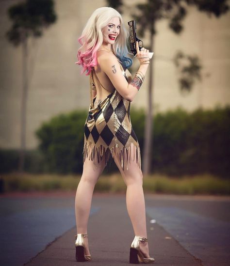 “You don’t want me? Fine, don’t waste my time then”👋😌 This shot by @steamkittens has BLOWN MY MIND 🤯 At first I didn’t even think it was me… Harley Quinn Dress, Laura Gilbert, Margot Robbie Harley Quinn, Margot Robbie Harley, Creepy Halloween Makeup, Ethereal Dress, Harley Quinn Cosplay, Anime Costumes, Joker And Harley Quinn