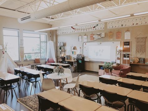 classroom goals. @megpoulson Classroom Decoration Ideas, English Classroom Decor, Classroom Goals, Classroom Decor High School, Diy Classroom Decorations, Classroom Makeover, Classroom Layout, Elementary Classroom Decor, Classroom Decor Themes