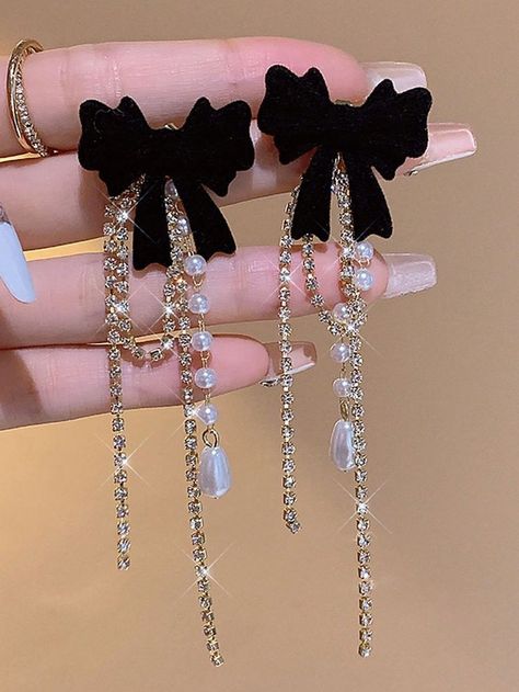 Cute Black Earrings, Black Jwellary, Earrings And Necklace Sets, Fancy Earrings Fashion, Earnings Idea, Black Earing, Black Earrings Elegant, Dropping Earrings, Festive Accessories