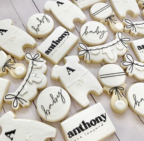 Black And White Baby Shower Ideas, Black And White Gender Reveal, White Bassinet, Grey Baby Shower, White Baby Showers, Spring Cookies, Baby Gender Reveal Party, Sugar Cookie Designs, Shower Inspiration