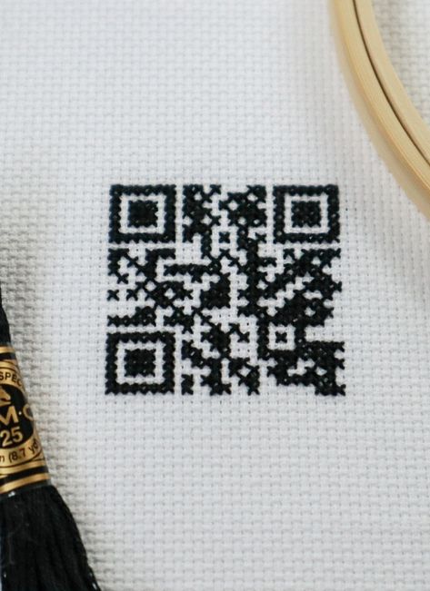 Qr Code Gift Ideas, Perler Bead Qr Code, Qr Code Cross Stitch Pattern, D20 Cross Stitch, D20 Cross Stitch Pattern, D&d Cross Stitch, Cross Stitch Qr Code, Unique Cross Stitch, Cross Stitch Tutorial