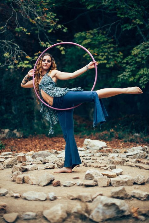 Krista Marie hooping in Santa Cruz Hula Hooping Aesthetic, Hula Hoop Photography, Hula Hoop Photoshoot, Hoop Poses, Hoop Dancing, Hula Hop, Body Practice, Rooftop Photoshoot, Hula Hooping