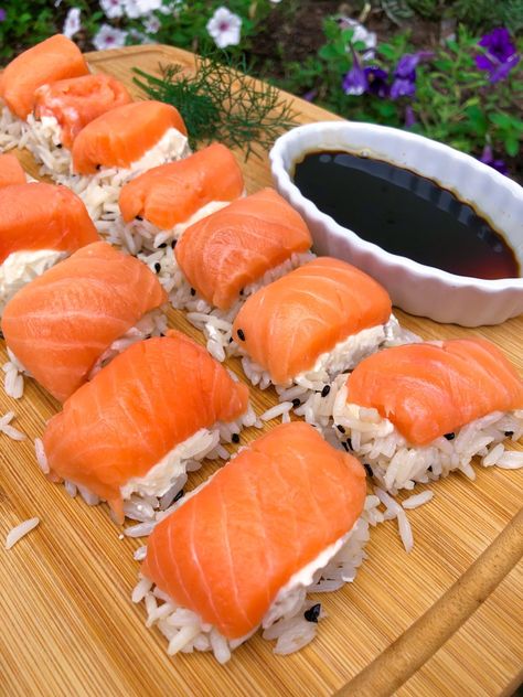 Ice Cube Tray Salmon Sushi Sushi Ice Cube Tray, Ice Tray Sushi, Sushi In Ice Cube Tray, Ice Cube Tray Sushi, Ice Cube Sushi, Sushi Cubes, Lazy Sushi, Salmon Sushi Recipes, Fancy Sushi