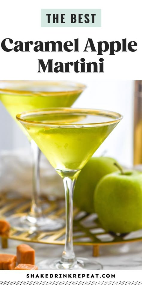 This caramel apple martini recipe falls together with just three ingredients and a quick shake. This caramel apple cocktail tastes like a crisp fall day with each sip. Apple Martini Recipe Vodka, Apple Drinks Alcohol, Fall Martinis Recipes, Caramel Apple Shots, Caramel Apple Cocktail, Apple Cocktail Recipes, Best Martini Recipes, Apple Martini Recipe, Caramel Apple Martini