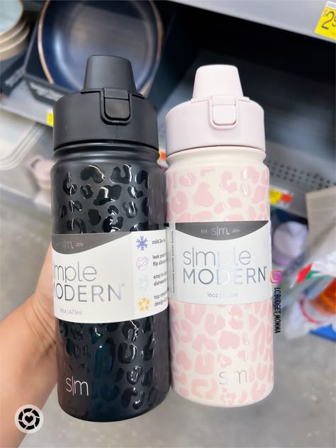 Leopard Print Water Bottle, Cute Water Bottles For School, Vasos Aesthetic, Cute Gym Bag, Bottle Aesthetic, Printed Water Bottles, Trendy Water Bottles, Pink Cheetah Print, Custom Starbucks Cup