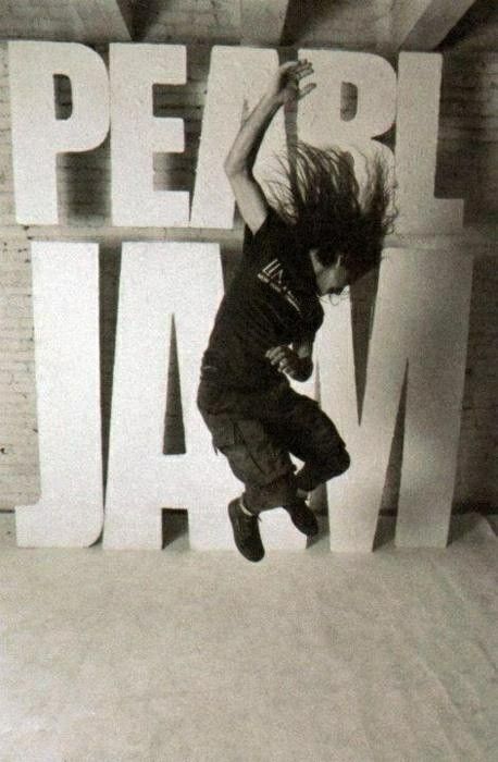 Pearl Jam Eddie Vedder, Grunge Band, Eddie Vedder, Chris Cornell, New Rock, Pearl Jam, Band Posters, 90s Grunge, Great Bands