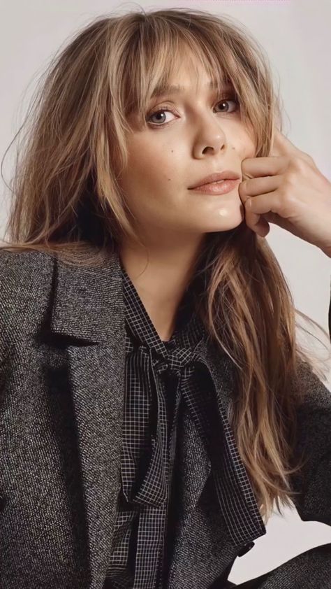 Elizabeth Olsen Photoshoot 2022, Elizabeth Olsen Hair Bangs, Elizabeth Olsen Haircut, Elizebeth Olsen, Lizzie Olsen, Wispy Bangs, Wanda Maximoff, Elizabeth Olsen, Scarlet Witch