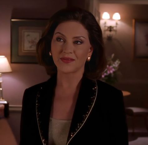 Emily Gilmore Icon, Emily Gilmore Outfits, Emily Gilmore Aesthetic, Gilmore Girls Emily, Rich Grandma, Gilmore Girls Vibe, Kelly Bishop, Gilmore Girls Autumn, Gilmore Aesthetic