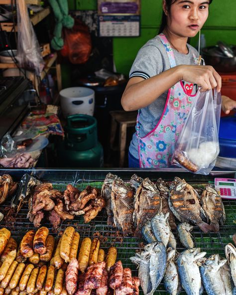 Thailand Restaurant, Street Food Thailand, Food From Different Countries, Street Food Market, Drinking Around The World, Thai Street Food, Food Street, Best Street Food, Northern Thailand