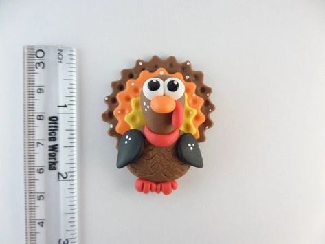 Free miniatures polymer clay tutorials Clay Turkey, Polymer Clay Princess, Colorful Turkey, Fimo Diy, Polymer Clay Tutorials, Diy Polymer Clay, Polymer Clay Fairy, Clay Magnets, Magnet Crafts