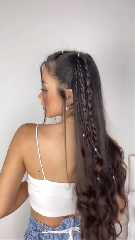 Hair Inspo Thick Hair, Padme Inspired Hair, Vaquera Hairstyles, Braided Hairstyles Straight Hair, Concert Hairstyles Long, Crimped Hairstyles For Long Hair, Braided Hairstyles Styles, Trenzas Aesthetic, Rodeo Hairstyles