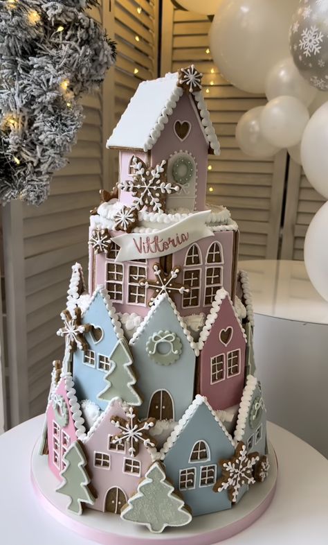 Cake With Gingerbread House, Gingerbread House Birthday Cake, Amazing Gingerbread Houses, Blue Gingerbread House, Gingerbread House Cake, Christmas Smoothies, Easy Christmas Cake Recipe, Gingerbread House Ideas, Christmas Cakes Easy