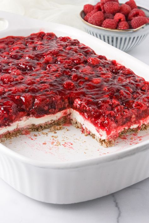 Pretzel Salad Raspberry, Berry Pretzel Dessert, Pretzel Raspberry Jello Dessert, Pretzel Jello Dessert Raspberry, Raspberry Delight Dessert, Strawberry Raspberry Dessert, Raspberry Pie Filling Desserts, Raspberry Pretzel Jello Salad, Pretzel Strawberry Dessert